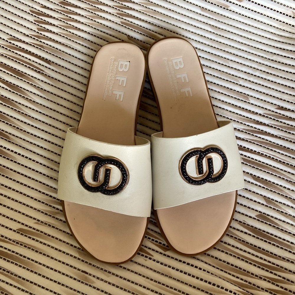 Best foot forward genuine Italian leather cream slides size 39 Guc